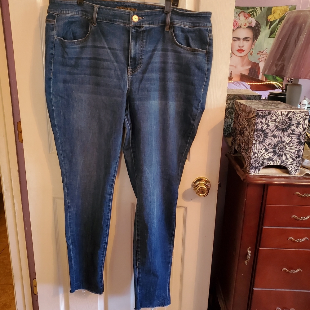 Maurices Frayed Hem Jeans Medium Wash Size 22 Regular